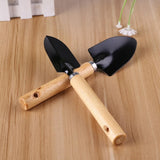 outils jardinage plante en pot