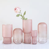 Grand vase en verre rose